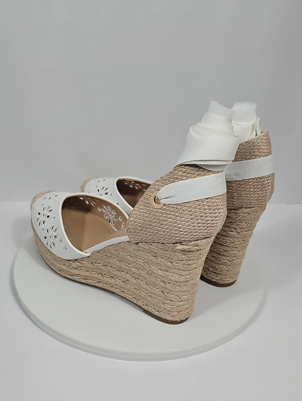 NIB On 34th Melindaa Eyelet Espadrille Wedge Lace Up Sandals White 10 Neutral